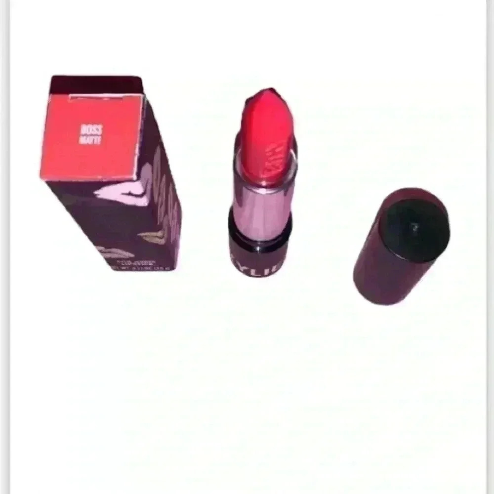 Kylie Jenner Boss Matte Lipstick - Picture 4 of 12